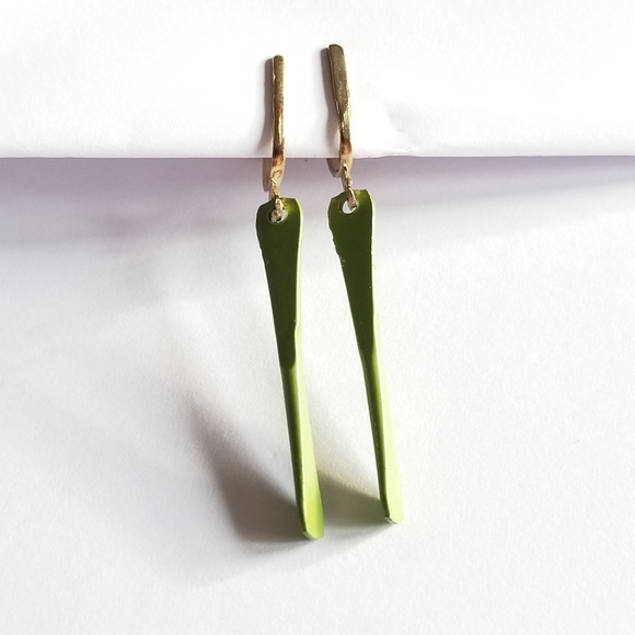 Vintage earrings green enamel retro dainty mod screwback screw back - Picture 3 of 10